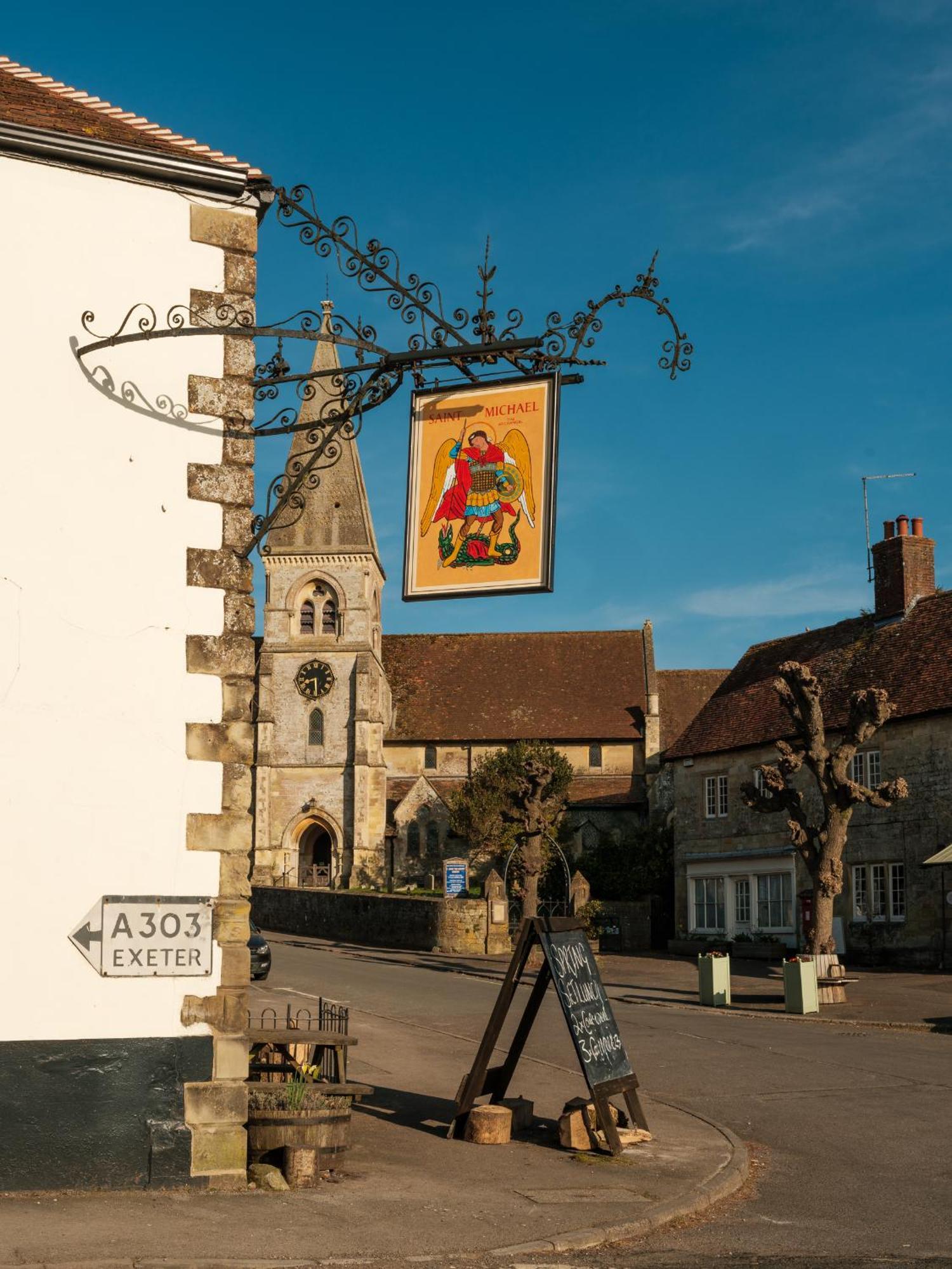 The Grosvenor Arms Hotel Hindon Exterior foto