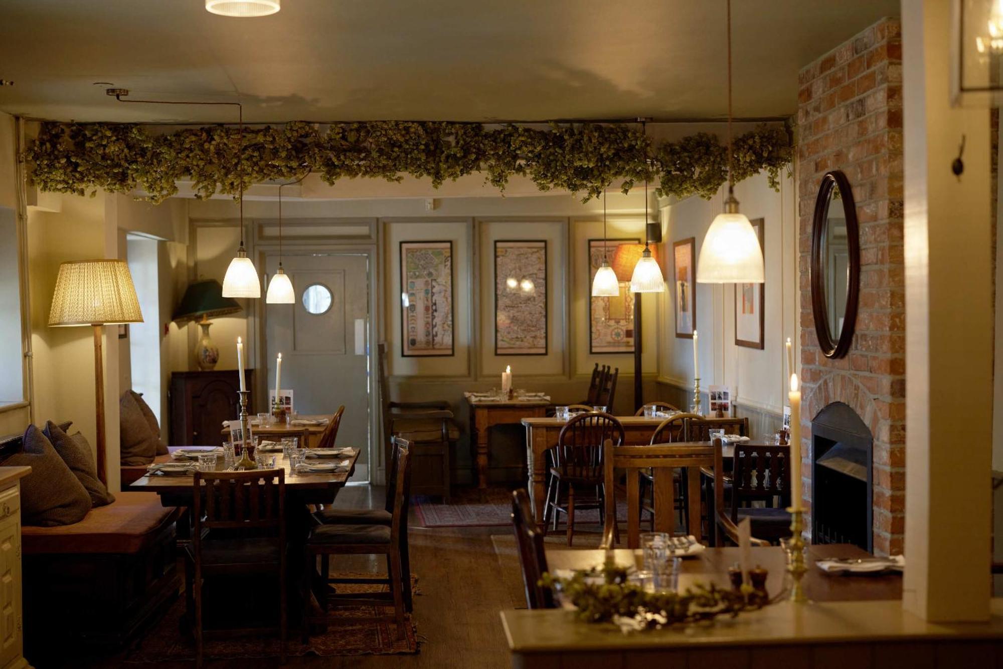 The Grosvenor Arms Hotel Hindon Exterior foto
