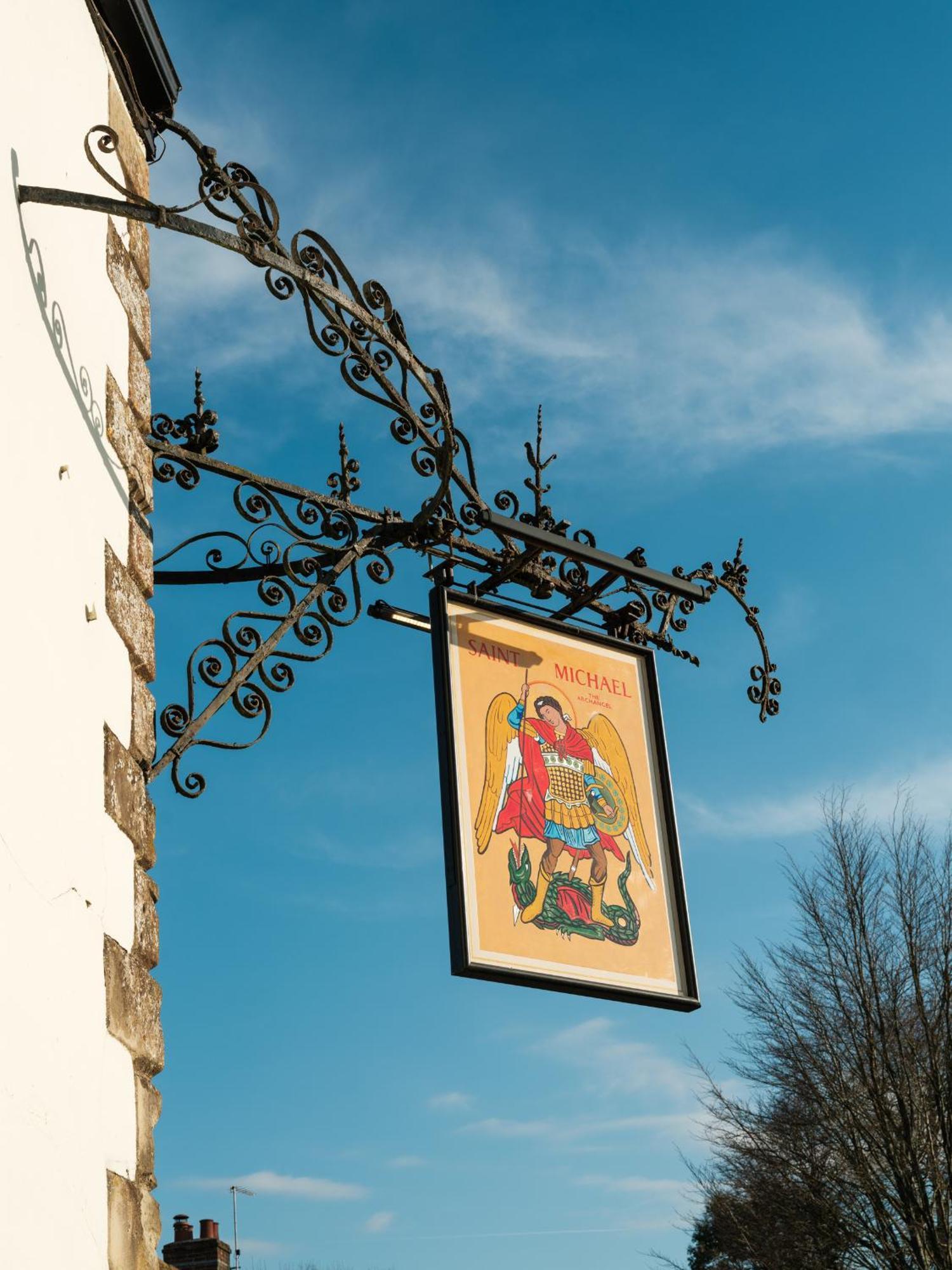 The Grosvenor Arms Hotel Hindon Exterior foto