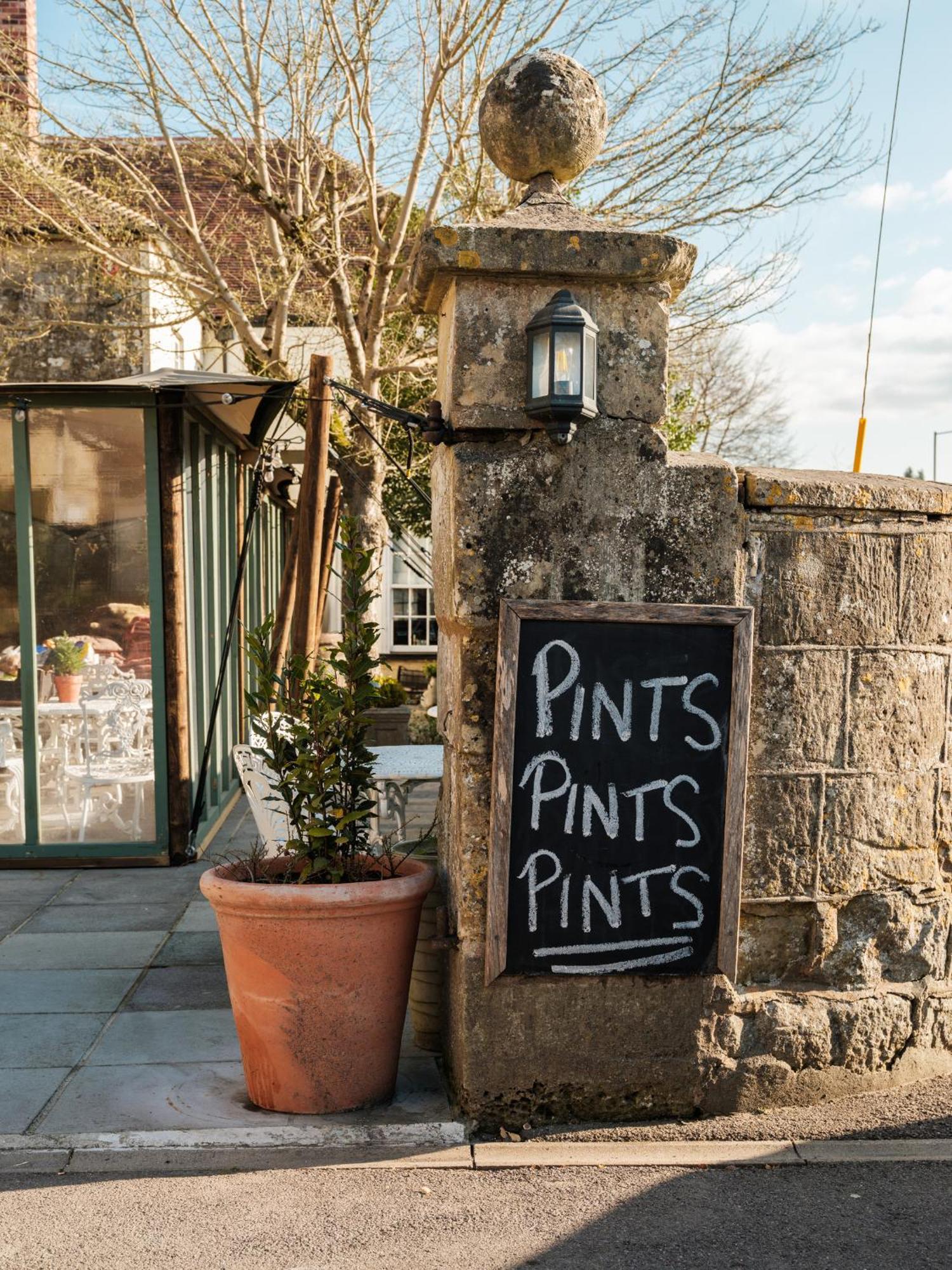 The Grosvenor Arms Hotel Hindon Exterior foto